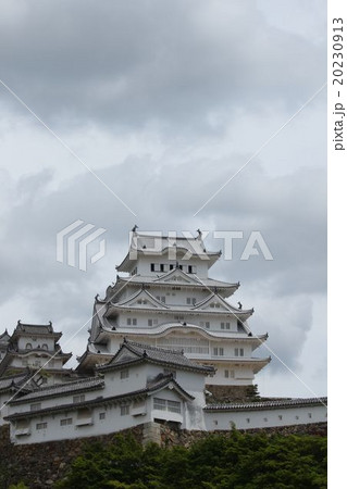 曇り空の白鷺城 20230913
