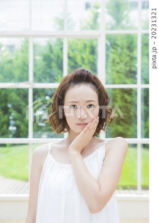 ビューティー 若い女性 ビューティー 若い女性 20231321