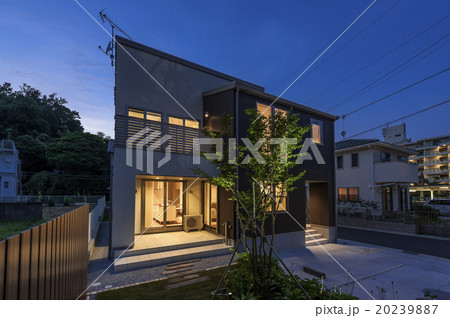 一戸建て住宅の外観夕景 一戸建て住宅の外観夕景 20239887