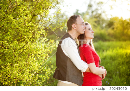 Happy couple 20245030