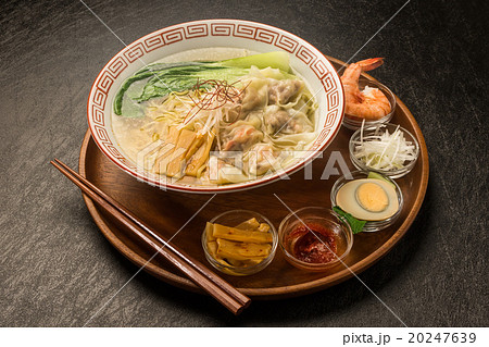 海老ワンタン麺　 won ton noodles Chinese food 20247639