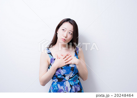 ワンピース　女性　ポートレート 20248464