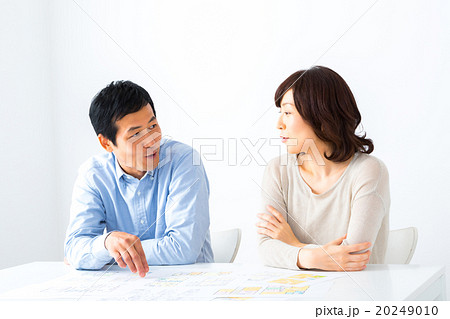 夫婦 女性 男性 駆け込み需要 消費増税前 マイホーム 住宅購入 コピースペース カジュアル 夫婦 女性 男性 駆け込み需要 消費増税前 マイホーム 住宅購入 コピースペース カジュアル 20249010