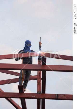 worker welding the steel to build the roof worker welding the steel to build the roof 20249050