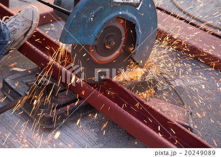 Cutting Steel channel with grinder Cutting Steel channel with grinder 20249089