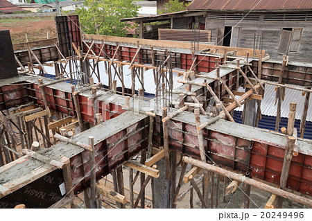 pillar and beam being constructed 20249496