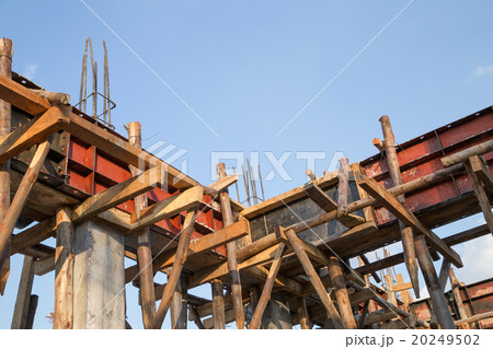 pillar and beam being constructed 20249502