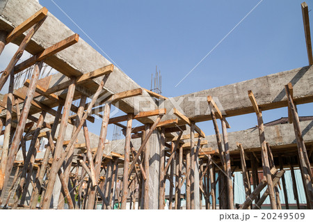 pillar and beam being constructed 20249509