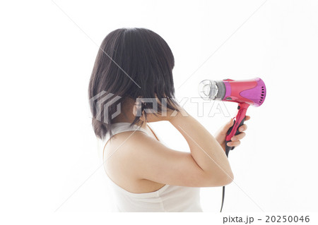黒髪女性ドライヤーイメージ 黒髪女性ドライヤーイメージ 20250046