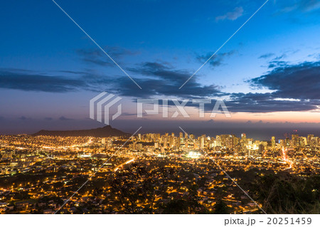 【ハワイ】オアフ島・タンタラスの丘の夜景 【ハワイ】オアフ島・タンタラスの丘の夜景 20251459