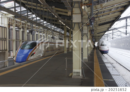 雪で遅延する北陸新幹線・上越新幹線の東京行列車（高崎駅） 20251652