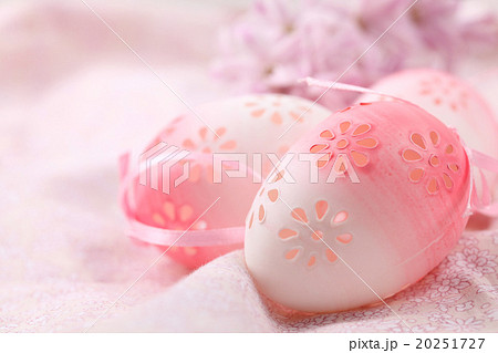 Pink flowery Easter eggs 20251727