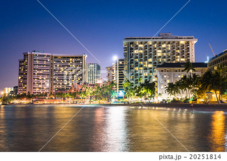 【ハワイ】ホノルル・ワイキキビーチの夜景 【ハワイ】ホノルル・ワイキキビーチの夜景 20251814
