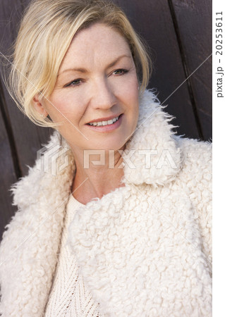 Attractive Middle Aged Woman 20253611