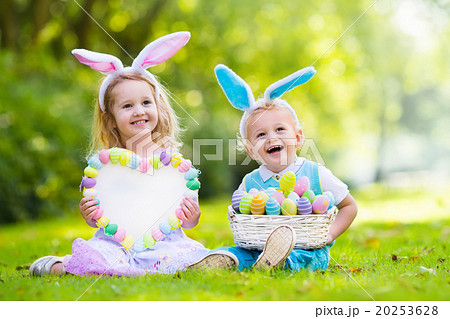 Kids on Easter egg hunt Kids on Easter egg hunt 20253628