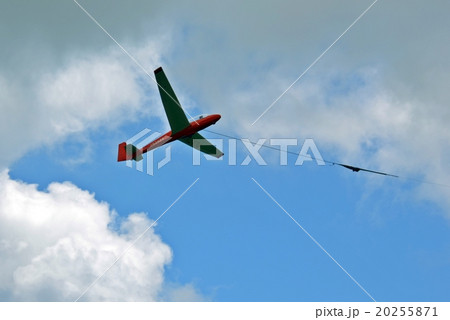 霧ヶ峰高原から飛び立つグライダー 20255871