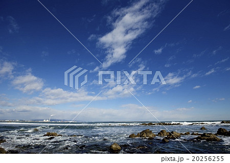 青空と海岸 20256255