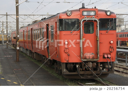 下関総合車両所に留置中のキハ40 下関総合車両所に留置中のキハ40 20256754
