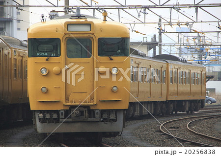 濃黄色の山陽本線113系電車（山口地区） 20256838