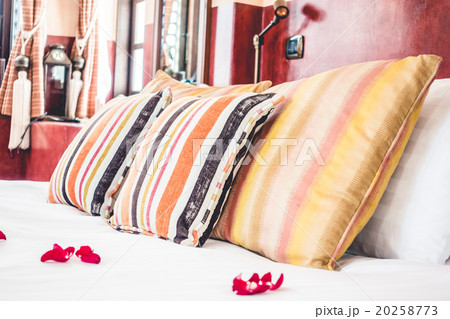 Pillow on bed Pillow on bed 20258773