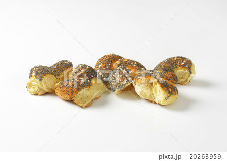 Braided poppy seed bread bun 20263959