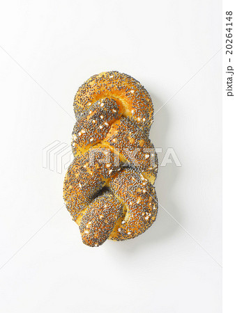 Braided poppy seed bread roll 20264148