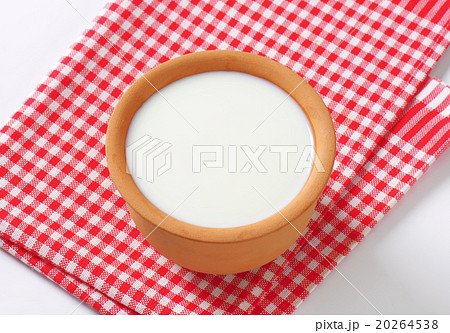 Bowl of fresh buttermilk 20264538