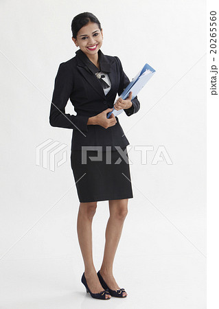 woman holding file 20265560