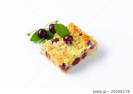 Cherry crumb cake 20266178