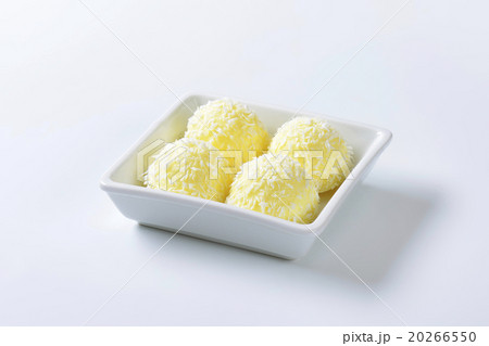 White Chocolate Coconut Truffles 20266550