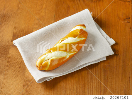 Soft white bread roll 20267101