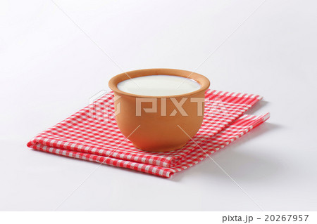 Bowl of fresh buttermilk 20267957