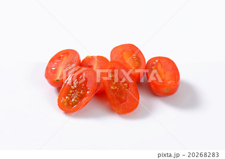 Halved plum tomatoes Halved plum tomatoes 20268283