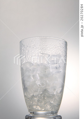 glasss of ice glasss of ice 20270284