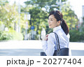 屋外のビジネスウーマン 20277404