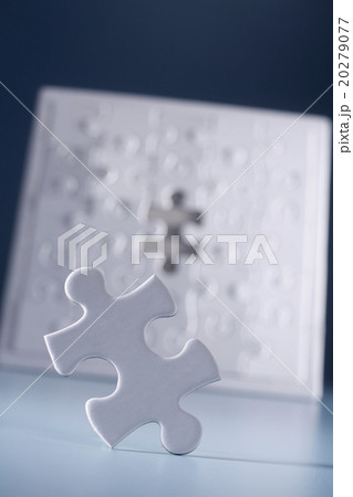 Jigsaw puzzle. 20279077