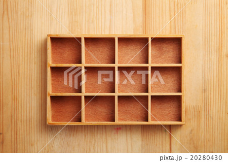 wooden box 20280430