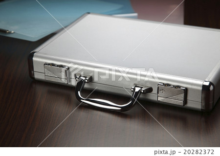 brief case 20282372