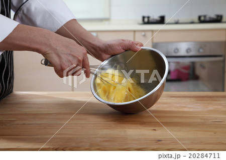 hands beating eggs 20284711