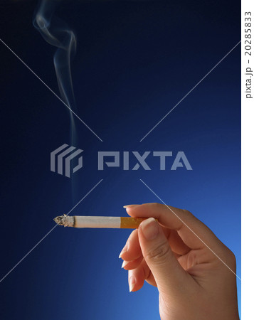 hand with cigarette 20285833
