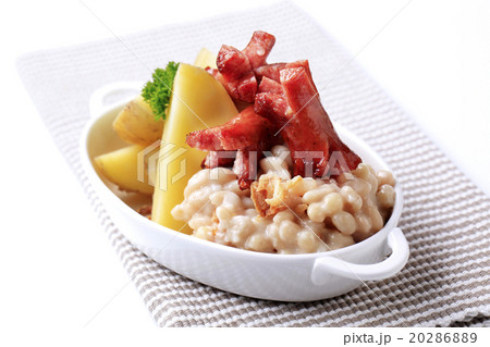 White beans, potatoes and sausages White beans, potatoes and sausages 20286889