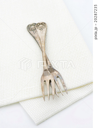 Vintage three-tine forks 20287235