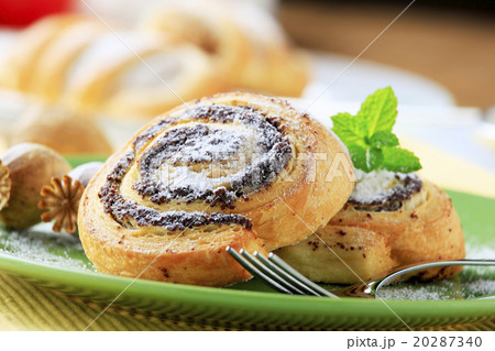 Poppy seed snails 20287340