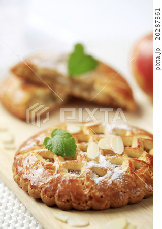 Small fruit filled pie 20287361