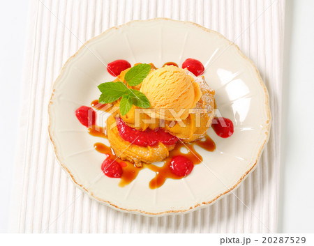 Spritz cookies with ice cream Spritz cookies with ice cream 20287529