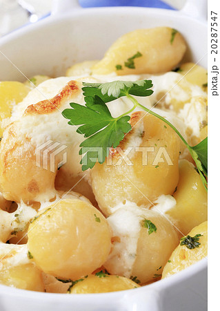 Potatoes and cream 20287547