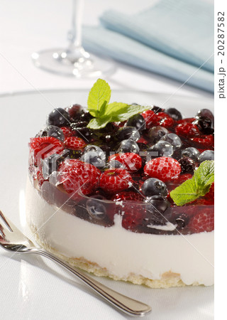 Cheesecake Topped with Forest Fruit Cheesecake Topped with Forest Fruit 20287582