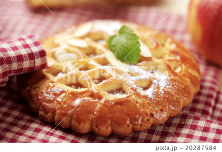 Small fruit filled pie Small fruit filled pie 20287584