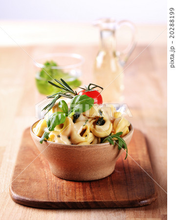 Tortellini with pesto and sauce 20288199