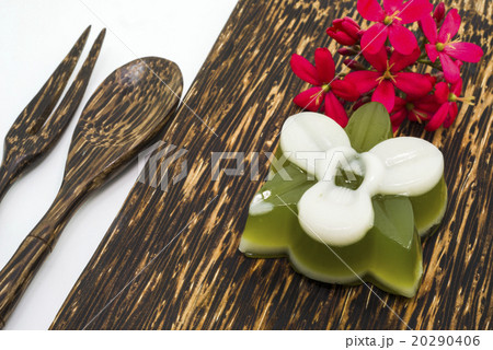 Thai dessert, pandan Jelly serve on palm wood dish 20290406